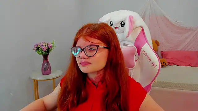 ChloeHalses online show from August 4, 2026, 5:12 am