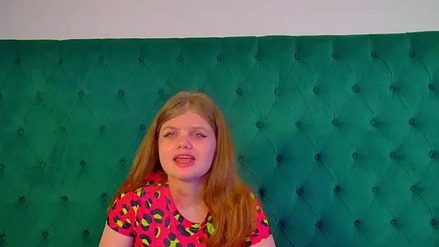 ChloeHalses online show from April 28, 2026, 5:12 am