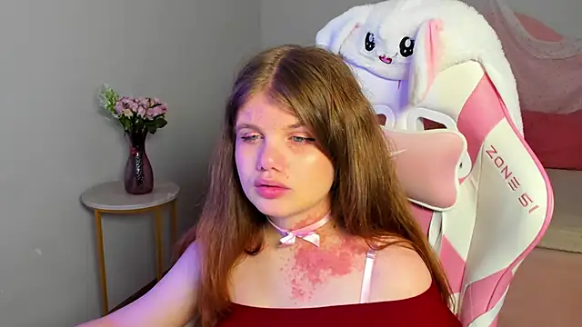 ChloeHalses online show from June 16, 2026, 5:13 pm
