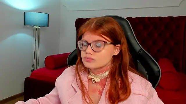 ChloeHalses online show from August 7, 2026, 5:08 pm