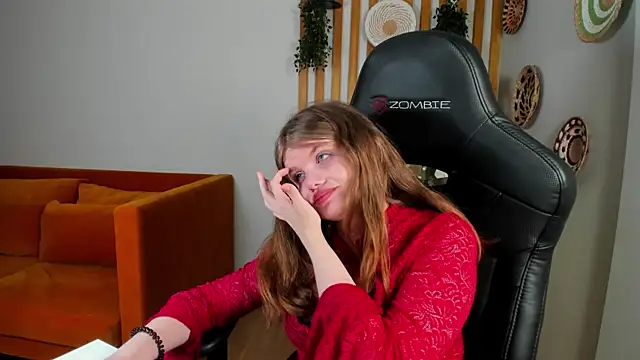 ChloeHalses online show from June 6, 2026, 4:07 am