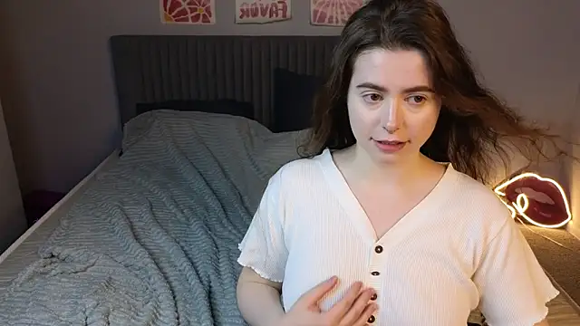 LovingWhisperr online show from February 19, 2026, 1:24 am