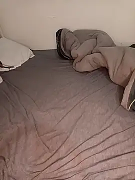 kissknees online show from March 5, 2026, 3:08 pm