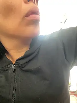 Emma Sanz   online show from March 4, 2026, 12:46 pm