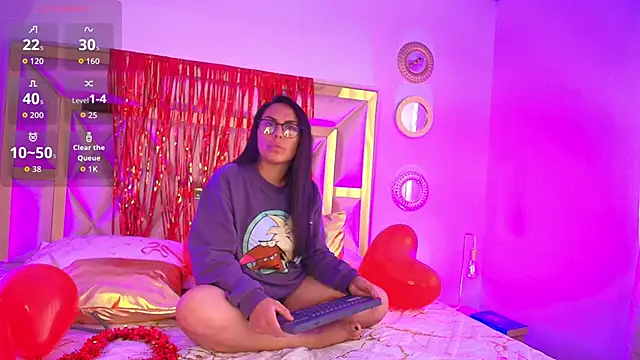 Emma Sanz   online show from February 11, 2026, 1:44 pm