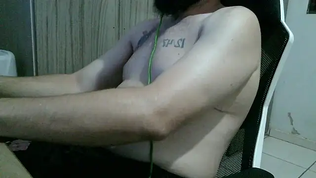 Redlovecouple online show from February 11, 2026, 9:47 pm