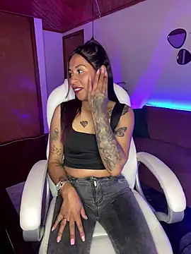 Sara pinkk18 online show from February 4, 2026, 1:39 pm