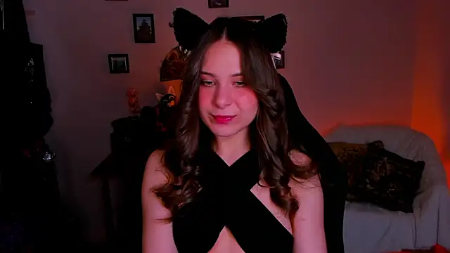 LanaLovely online show from May 7, 2026, 6:28 am