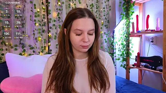 kira sweety x online show from May 4, 2026, 6:33 pm