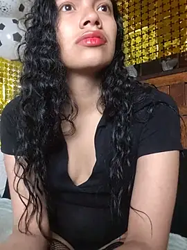 Snapshot of Julieta_Parker chatting on June 14, 2026, 1:24 am Julieta Parker online show from June 14, 2026, 1:24 am