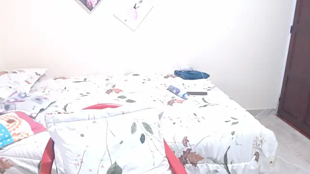 dannamomcerratt online show from July 23, 2026, 1:52 am