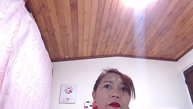 dannamomcerratt online show from April 25, 2026, 1:19 am
