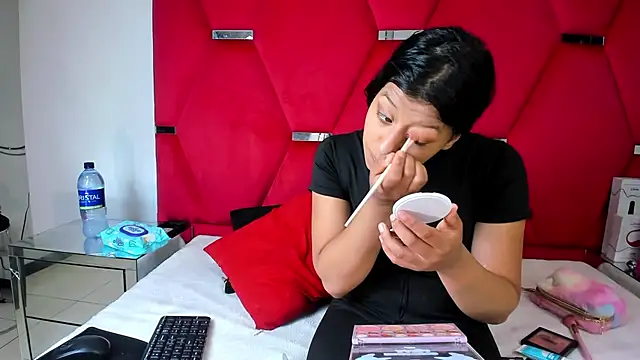 Vaneline2 online show from February 12, 2026, 7:13 pm