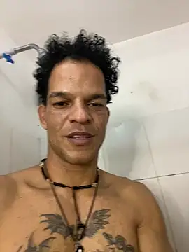 Snapshot of MaxyRyan chatting on March 4, 2026, 5:37 am MaxyRyan online show from March 4, 2026, 5:37 am