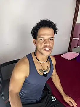 Snapshot of MaxyRyan chatting on March 7, 2026, 12:21 pm MaxyRyan online show from March 7, 2026, 12:21 pm