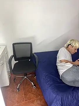 Snapshot of MaxyRyan chatting on March 13, 2026, 12:10 pm MaxyRyan online show from March 13, 2026, 12:10 pm