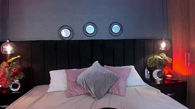 Sophi rae online show from February 4, 2026, 8:37 pm