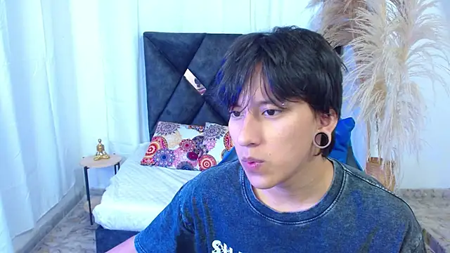 nikoo 18 online show from February 24, 2026, 1:45 pm