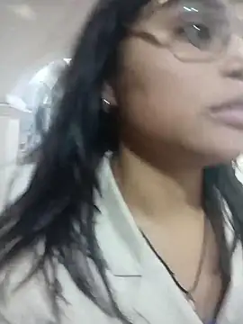 Snapshot of Maggyx chatting on March 6, 2026, 1:28 pm Maggyx online show from March 6, 2026, 1:28 pm