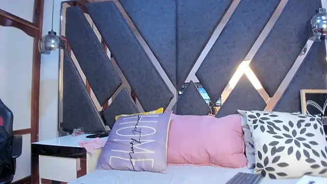 Snapshot of Maggyx chatting on March 12, 2026, 1:37 pm Maggyx online show from March 12, 2026, 1:37 pm