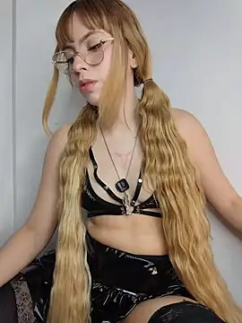 isaneptuneuwu online show from May 9, 2026, 3:43 am