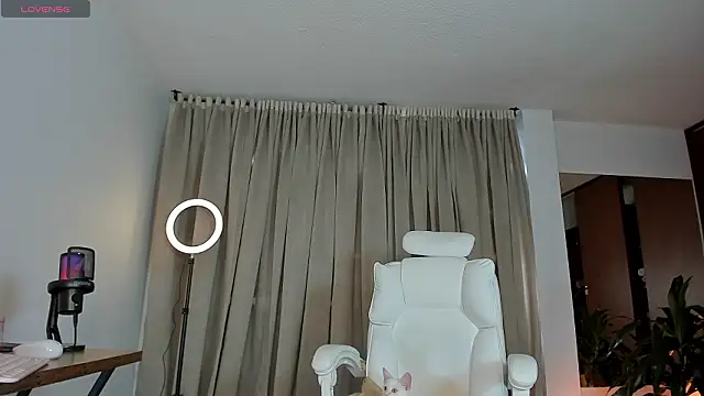 Snapshot of karinnixx chatting on March 3, 2026, 2:46 pm karinnixx online show from March 3, 2026, 2:46 pm