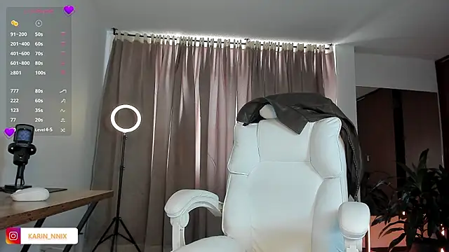 Snapshot of karinnixx chatting on February 11, 2026, 3:01 pm karinnixx online show from February 11, 2026, 3:01 pm