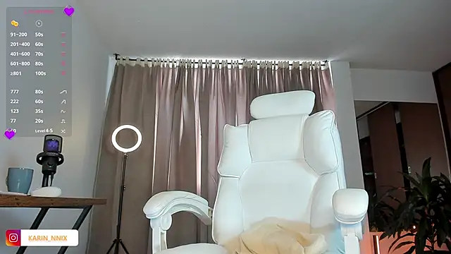 Snapshot of karinnixx chatting on February 12, 2026, 2:28 pm karinnixx online show from February 12, 2026, 2:28 pm