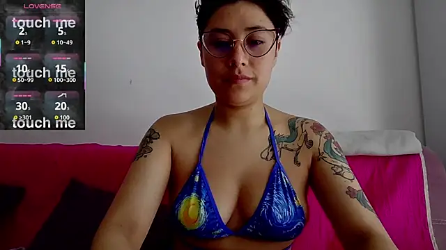 Juliexxxxtasy online show from February 9, 2026, 4:49 pm