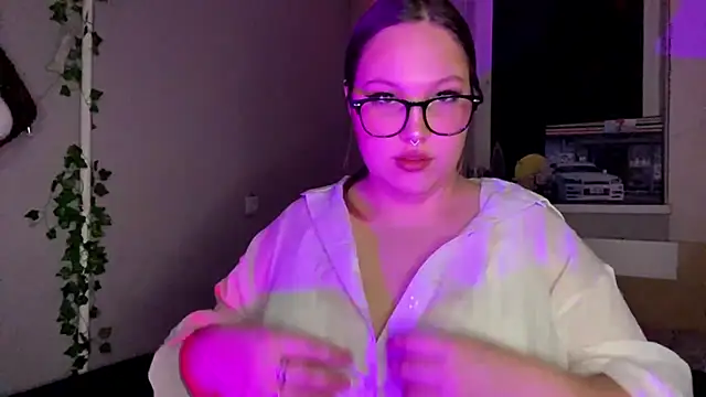 Lily colymy online show from February 4, 2026, 3:40 pm