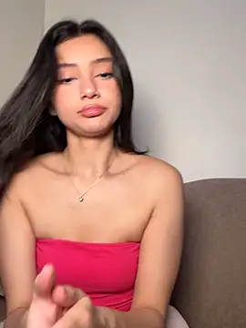 Chinicr18 online show from April 30, 2026, 7:32 pm