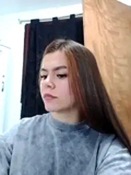EmiNavarro online show from July 7, 2026, 2:58 am