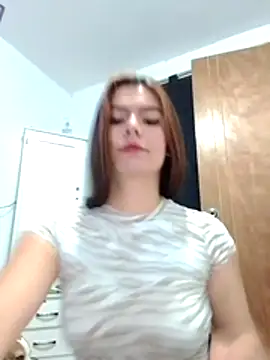 EmiNavarro online show from July 4, 2026, 11:09 pm