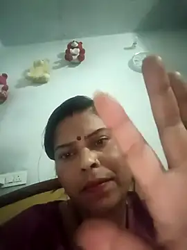 Snapshot of Roz-yrani chatting on February 5, 2026, 5:20 pm Roz-yrani online show from February 5, 2026, 5:20 pm