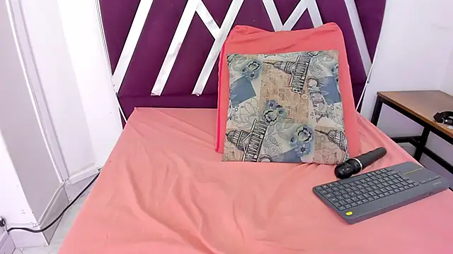 Snapshot of ninameduxx chatting on April 9, 2026, 6:19 am ninameduxx online show from April 9, 2026, 6:19 am