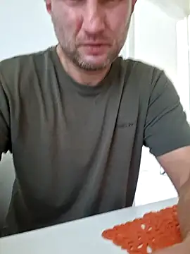 Snapshot of Tommyzzzzzz chatting on July 31, 2026, 9:19 am Tommyzzzzzz online show from July 31, 2026, 9:19 am