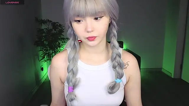 PONKY PINKY online show from May 9, 2026, 3:43 am