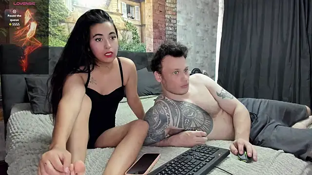  littleangie  online show from August 7, 2026, 2:28 am