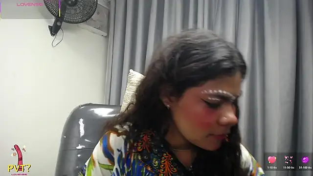 Snapshot of yaazhinii chatting on March 20, 2026, 12:06 pm yaazhinii online show from March 20, 2026, 12:06 pm