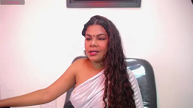 Snapshot of yaazhinii chatting on March 16, 2026, 11:47 am yaazhinii online show from March 16, 2026, 11:47 am