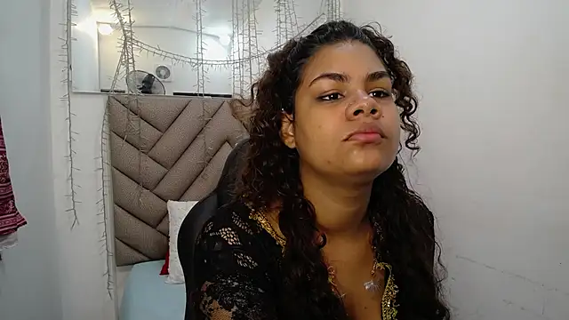 Snapshot of yaazhinii chatting on March 12, 2026, 11:25 am yaazhinii online show from March 12, 2026, 11:25 am