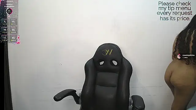 Snapshot of yaazhinii chatting on March 9, 2026, 11:58 am yaazhinii online show from March 9, 2026, 11:58 am