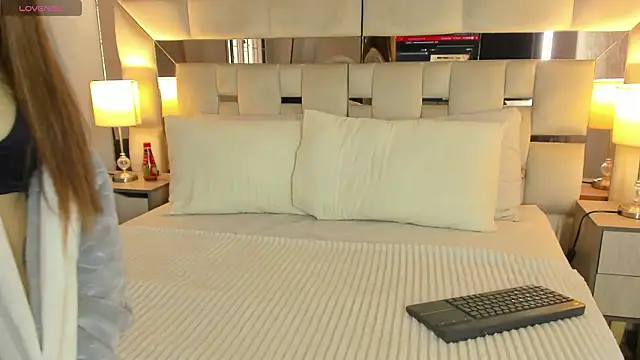 Snapshot of EloiseClairmont chatting on February 16, 2026, 7:56 pm EloiseClairmont online show from February 16, 2026, 7:56 pm