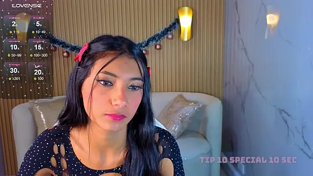 Perla Moon Tx online show from February 9, 2026, 4:27 pm