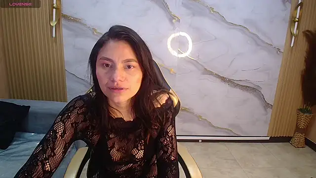 Snapshot of rox_luxury_tf chatting on June 10, 2026, 12:50 pm rox luxury tf online show from June 10, 2026, 12:50 pm