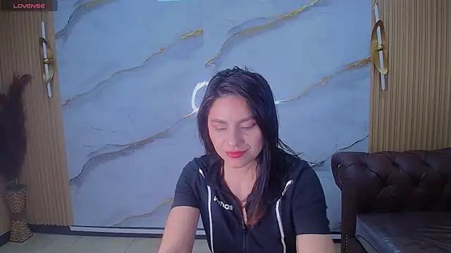 Snapshot of rox_luxury_tf chatting on June 2, 2026, 12:49 pm rox luxury tf online show from June 2, 2026, 12:49 pm