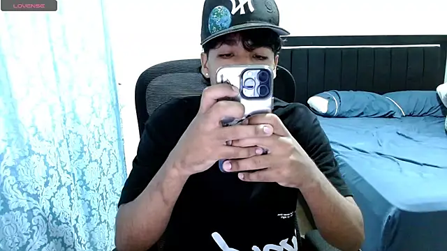 Snapshot of Pedestal_diamant chatting on March 14, 2026, 11:11 pm Pedestal diamant online show from March 14, 2026, 11:11 pm