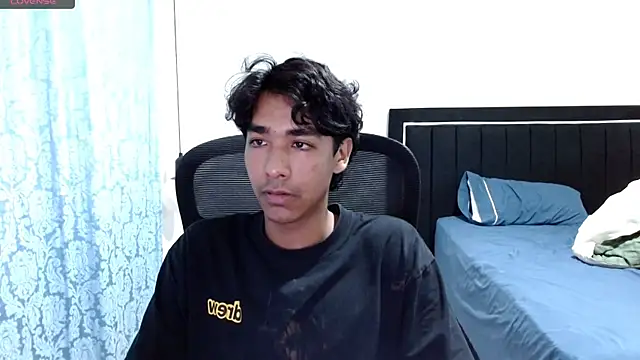 Snapshot of Pedestal_diamant chatting on April 7, 2026, 12:56 am Pedestal diamant online show from April 7, 2026, 12:56 am