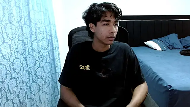 Snapshot of Pedestal_diamant chatting on March 25, 2026, 11:36 pm Pedestal diamant online show from March 25, 2026, 11:36 pm