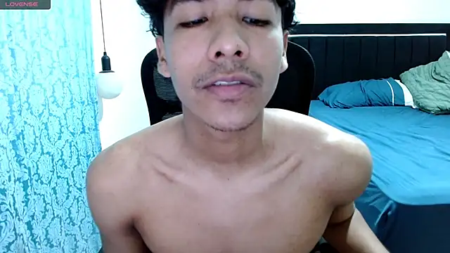 Snapshot of Pedestal_diamant chatting on March 11, 2026, 12:26 am Pedestal diamant online show from March 11, 2026, 12:26 am